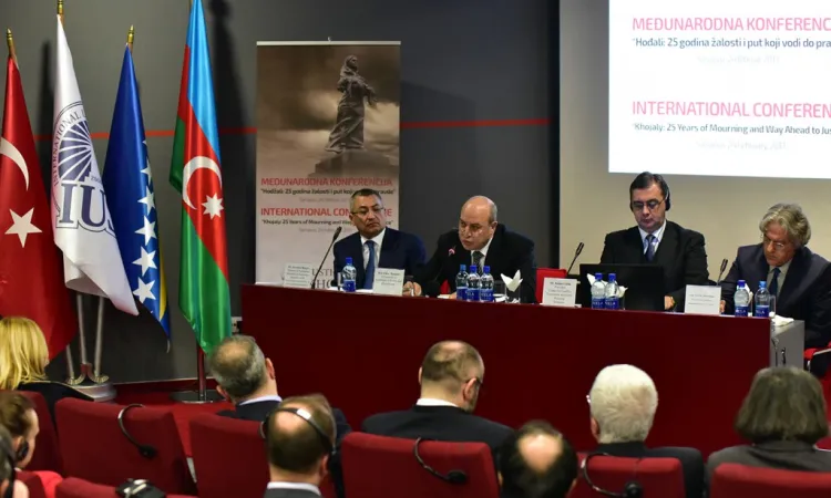 Komemoracija 25. godišnjice masakra Hodžali održana na IUS-u