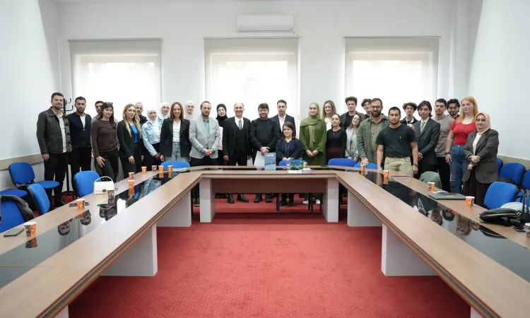 Öykü Yazarı Ali Işık, IUS’ta Edebiyat ve Hikâye Anlatıcılığı Hakkında Konuştu