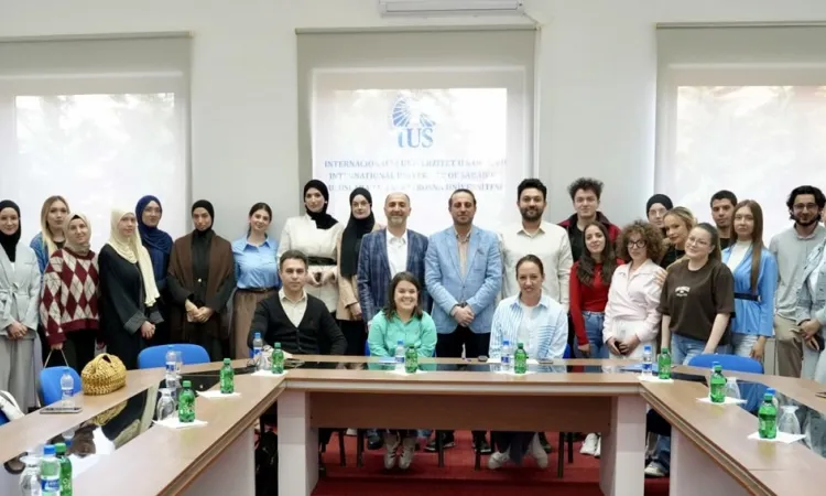 IUS’ta Dikkat Çeken Konferans: Dr. Büyükmatür, Mehmet Akif Ersoy’un Dünyasını Ele Aldı